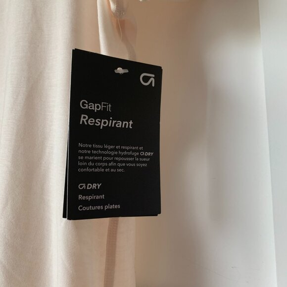 NWT Gap Workout Tee - Picture 2 of 4